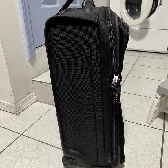 TUMI Alpha Continental Expandable 21" Carry On Upright Luggage 2 Wheel - Picture 9 of 15